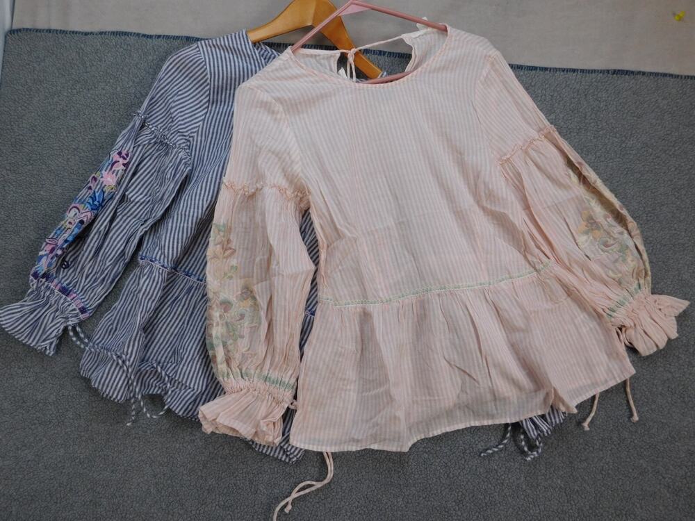 Caslon Women's XS Floral Sleeve Blouse Long Tapered Sleeve 2 Set